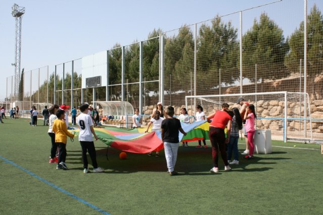 Más de 400 alumnos de 5º de Educación Primaria de nueve colegios de Totana participan en la Jornada de Juegos Populares