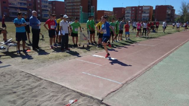 Los centros de enseñanza de 'San José', 'Reina Sofía' y 'Prado Mayor participaron en la Final Regional de Atletismo de Deporte Escolar