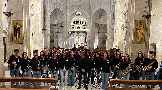 Concierto en la Catedral de Barletta: Alumnos del IES Juan de la Cierva sensibilizan sobre el medioambiente a través de la música en proyecto Erasmus+