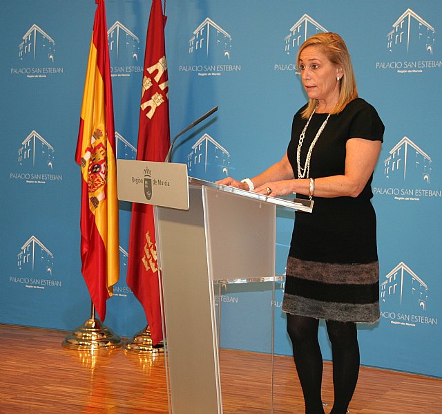La portavoz del Ejecutivo regional, María Pedro Reverte, en la rueda de prensa para informar de los asuntos acordados por el Consejo de Gobierno / CARM