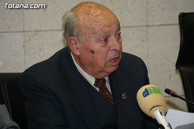 El cronista oficial de Totana, Mateo García, en una foto de archivo / Totana.com