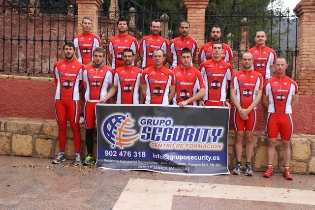 Se presenta el equipo ciclista del Club Ciclista Santa Eulalia 2014