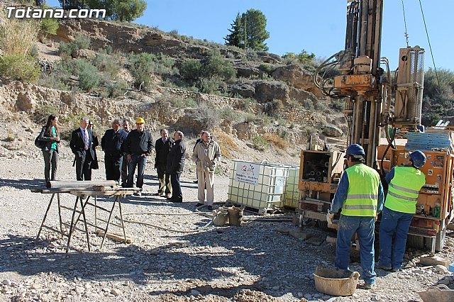 Se están realizando sondeos geológicos para determinar la mejor ubicación donde construir la presa de la rambla de Lébor