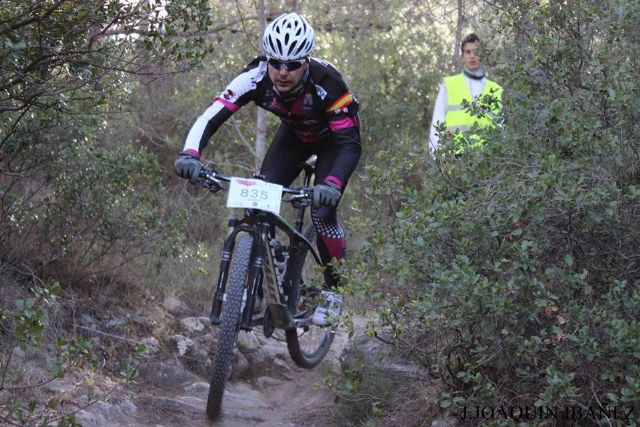 Andrés Lopez Ceron y Oscar Mendoza Lopez en una senda del recorrido