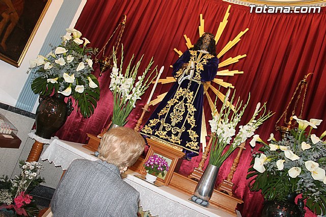 Numerosos vecinos muestran un año más su devoción al Cristo de Medinacelli
