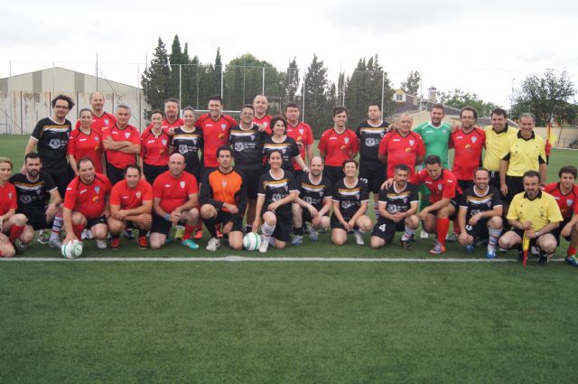 La corporación de Totana se enfrentó a la alhameña en un partido de fútbol