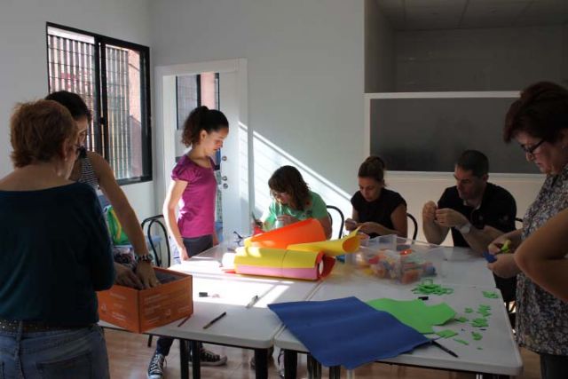 D´Genes lleva a cabo un taller de manualidades