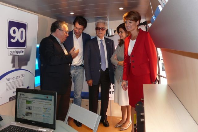La Consejería de Empresa pone en marcha el 'Info móvil' para acercar todos los servicios del Info a los emprendedores de 13 municipios