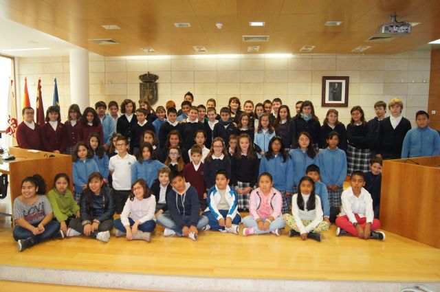 Los escolares celebran el Día Internacional de los Derechos del Niño con la lectura de un manifiesto en el salón de Plenos del Ayuntamiento