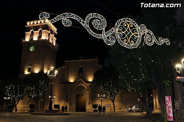 El alumbrado tradicional de Navidad y Reyes en la vía pública permanecerá hasta el día 5 de enero