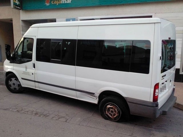 La Policía denuncia a un vehículo municipal por carecer de seguro