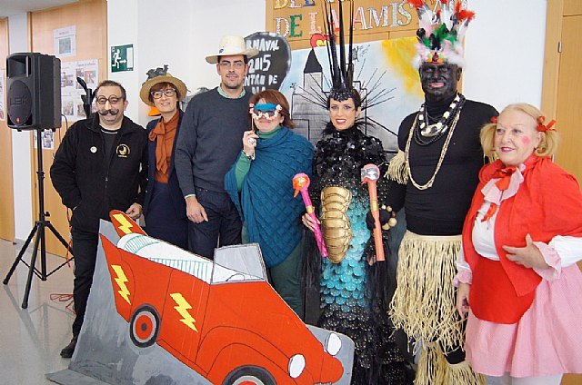 La Musa, Don Carnal y la Pregonera del Carnaval´2015 acercan la fiesta a los usuarios del Centro de Día “Doña Letizia Ortiz” y el Centro Ocupacional “José Moyá Trilla”