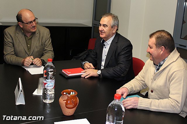 Rafael Gónzalez Tovar Candidato a la Presidencia de la Comunidad Autónoma y Andrés García candidato a la Alcaldía de Totana se reúnen con empresarios y vecinos