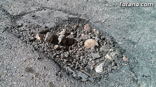 PSOE: 'Tras cuatro años de gobierno el PP se acuerda en la última semana de bachear las calles y los caminos'