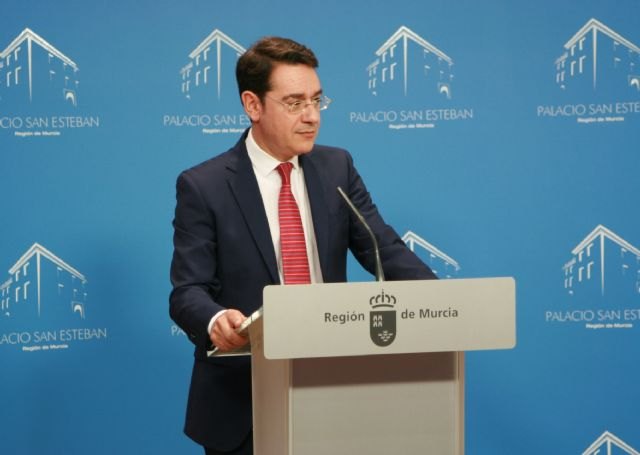 El portavoz del Ejecutivo regional, José Gabriel Ruiz, en la rueda de prensa para informar de los asuntos aprobados por el Consejo de Gobierno.