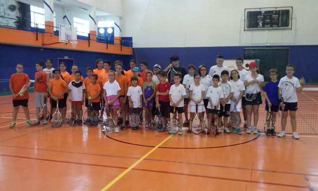 Reñido encuentro interescuelas de la escuela de tenis Kuore contra la escuela de tenis de Huercal- overa, venciendo ésta última por 12/11