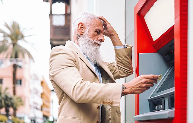 Comunicado de la Asociación de Amas de Casas, Consumidores y Usuarios Las Tres Ave Marías de Totana respecto al uso de los cajeros por personas mayores