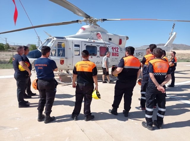 Voluntarios de Protección Civil de Totana reciben formación en materia de Cooperación Aeroterrestre en la lucha contra los incendios forestales