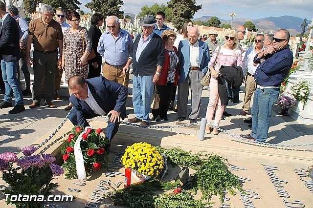 Homenaje del PSOE de Totana en el Día de Todos los Santos