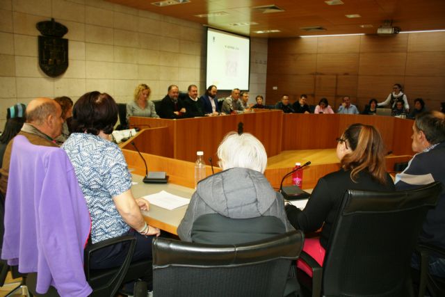 Totana conmemora hoy el Día Internacional de la Discapacidad con un acto institucional y actividades en la plaza de la Balsa Vieja por parte de usuarios y profesionales de los centros de día