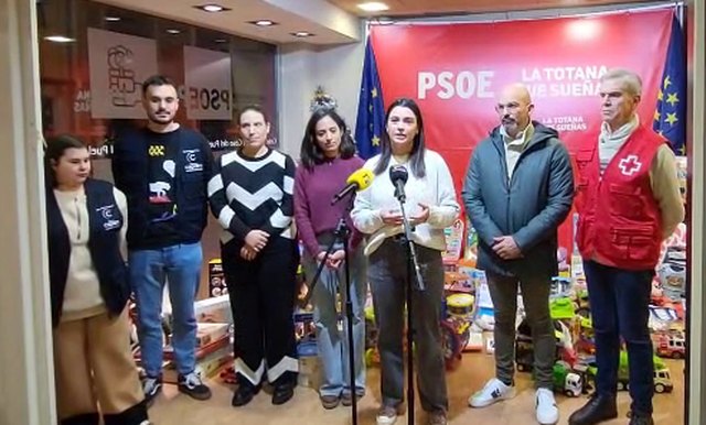 Asociaciones de Totana reciben los juguetes donados gracias a la iniciativa de Juventudes Socialistas