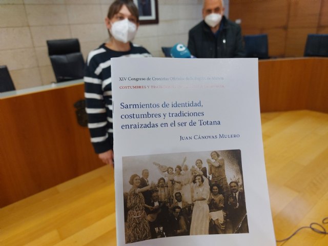 El historiador Juan Cánovas Mulero edita un cuadernillo sobre las costumbres y tradiciones de Totana, que presentó en el XIV Congreso de Cronistas Oficiales de la Región