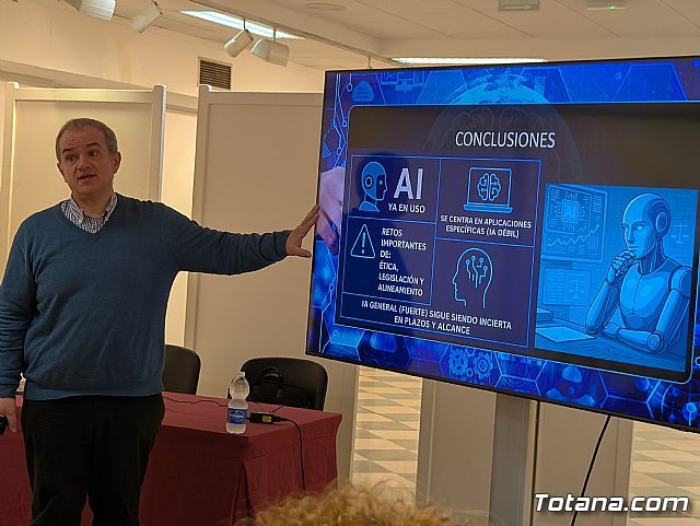 Totana acoge una charla sobre inteligencia artificial con el profesor Francisco Javier Marín Blázquez Gómez