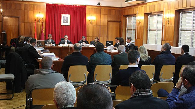 El exalcalde Totana podría sentarse mañana de nuevo en el banquillo por una pieza separada del caso 'Tótem'