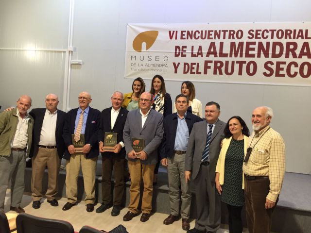 El presidente de COATO recibe la Almendra de Oro