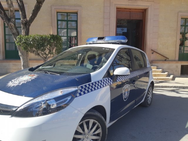 Agentes de la Policía Local identifican al autor de varios actos vandálicos en la avenida Rambla de La Santa