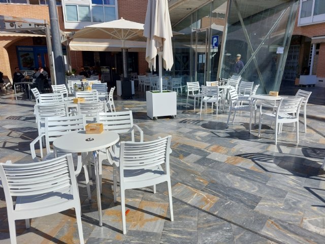 Se recuerda a los hosteleros de establecimientos con terrazas la necesidad de renovar la autorización de ocupación de espacio público