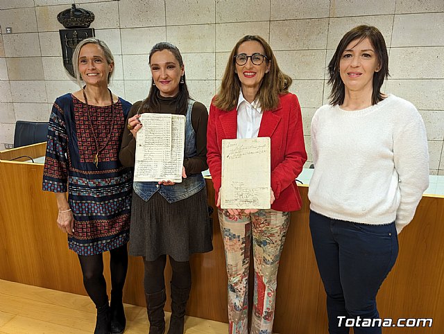La familia de Ginés Rosa dona al Archivo Municipal varios documentos del que fuera Hijo Predilecto de la Ciudad de Totana