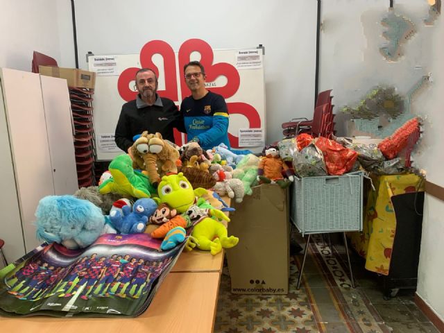 La Peña Barcelonista colabora con Cáritas Santiago a través de su proyecto Ilusión Solidaria