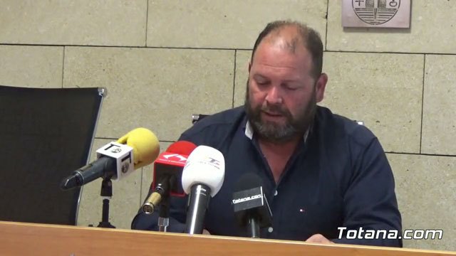 El concejal no adscrito Juan Carlos Carrillo ofreció una rueda de prensa para informar sobre algunos asuntos tratados en el Pleno de abril