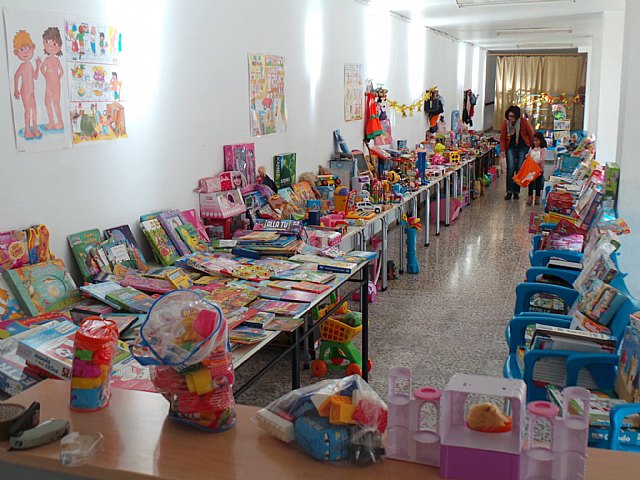 Los Reyes Magos visitaron esta mañana Cáritas Tres Avemarías