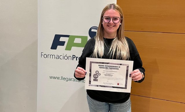 Sandra Carrasco, alumna del IES Prado Mayor de Totana, premiada por su excelencia en Formación Profesional