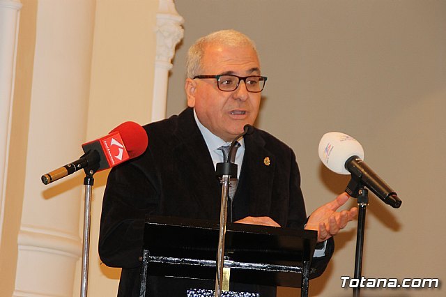 El cronista oficial de la ciudad, Juan Cánovas Mulero, presenta su último libro “Bajo el cielo de Totana. Un recorrido por sus espacios urbanos (I)”