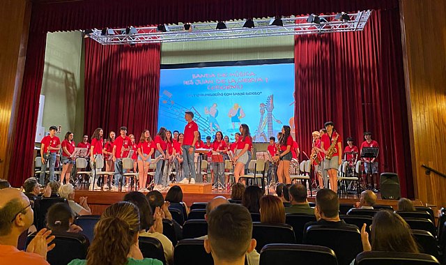 La Banda de Música del IES Juan de la Cierva y Codorníu emociona al público con su concierto tras su exitosa participación en el Festival Internacional de Música de Xanth