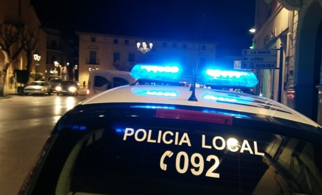 Agentes de la Policía Local evitan un intento de suicidio mediante inhalación de gas del tubo de escape de su vehículo en el paraje del Corazón de Jesús