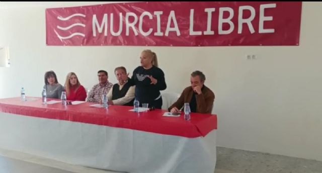 Presentan el partido Murcia Libre a los vecinos y a la comunidad latina de Totana