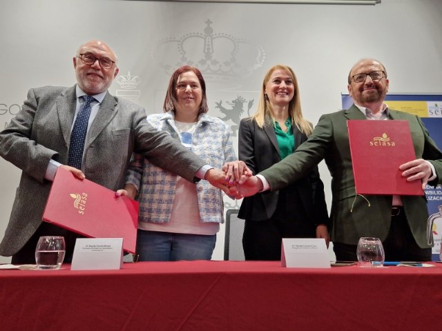 El alcalde asiste al acto de la firma del convenio para la financiación de las obras de modernización de regadíos entre la SEIASA y la Comunidad de Regantes de Totana