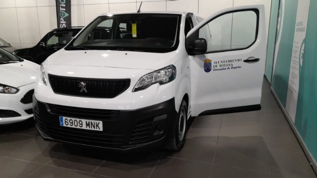 La Concejalía de Deportes ya cuenta con un nuevo vehículo para los menesteres propios del funcionamiento de este departamento municipal