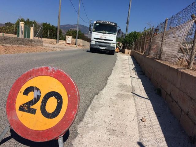 Realizan trabajos de acondicionamiento de ambos márgenes del Camino del Polideportivo para mejorar la seguridad