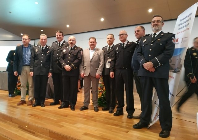 Distinguen a los cabos Norberto Costa y Pedro Cánovas y al agente Francisco Sánchez en el transcurso del III Encuentro de las Policías Locales de la Región de Murcia