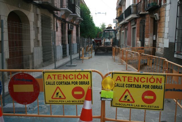 Entran en su última fase las obras de acondicionamiento de las aceras en la calle Juan XXIII, que mejorarán la accesibilidad y dinamizarán el espíritu comercial de esta vía