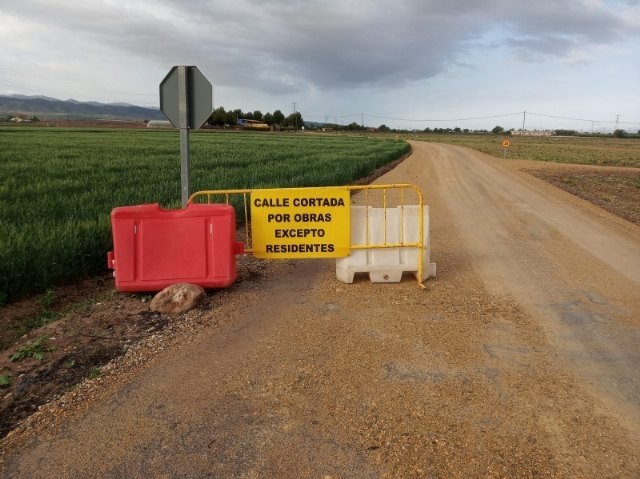Comienzan las obras de arreglo de los caminos rurales de La Barquilla y desde la carretera de Mazarrón hasta el paraje de la Casa del Trini