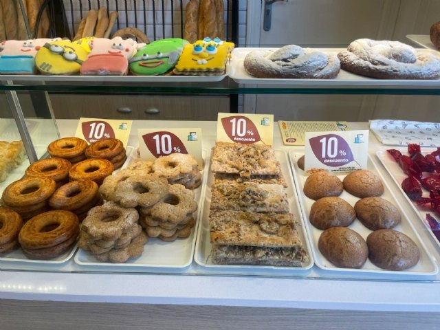 Los comercios y hosteleros de la calle General Aznar se adelantan al BlakFriday