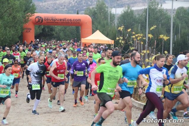 Más de 700 corredores participan en el XXXIII Cross “Día de la Constitución”, que se celebró a beneficio de la investigación por la ELA