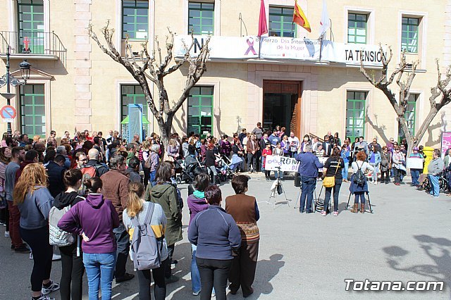 Lectura manifiesto y concentración Día Mujer Trabajadora 2019Se realiza una concentración reivindicativa dando lectura al manifiesto con motivo de la celebración del Día Internacional de la Mujer, hoy 8-M