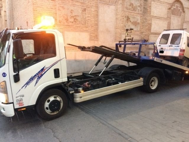 Inician el expediente para la licitación de los servicios de retirada de vehículos de la vía pública y eliminación de vehículos abandonados